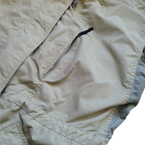 Columbia Womens Jacket ••NOTES•• - Picture 4 of 14